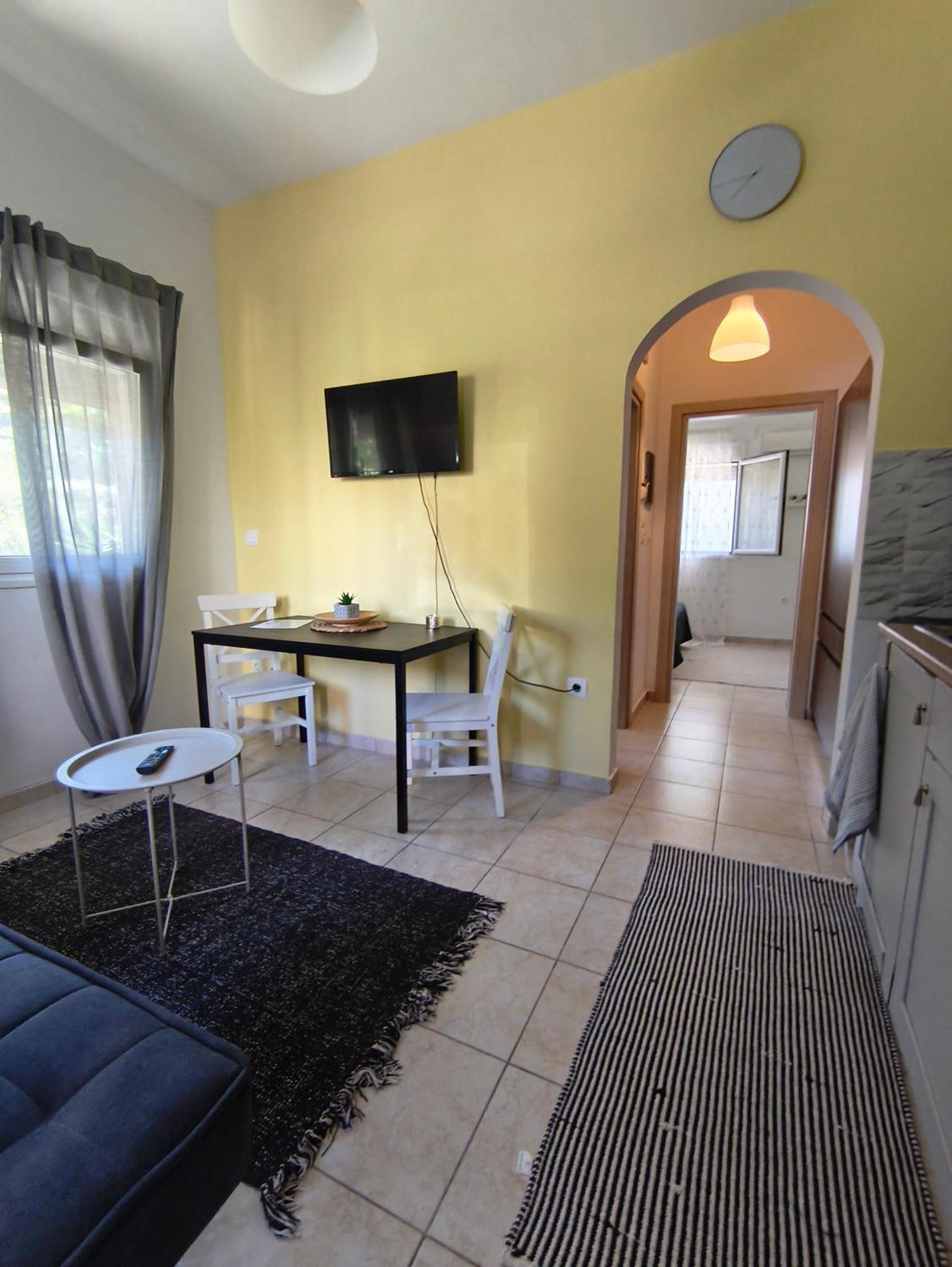 Cozy Apartment เอียลิซอส ภายนอก รูปภาพ